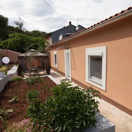 Nyaraló Spacious House Stefi With Grill *