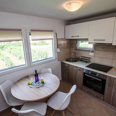 Feriehus Spacious House Stefi With Grill Pula