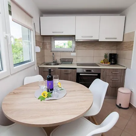 Feriehus Spacious House Stefi With Grill Pula