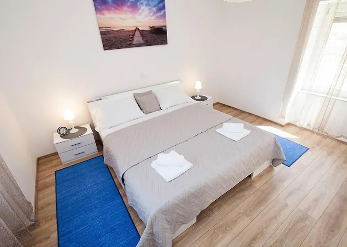 Spacious House Stefi With Grill Πούλα